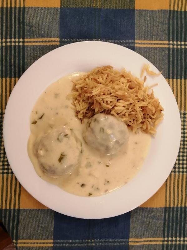 Meatballs with cream sauce (600x800).jpg